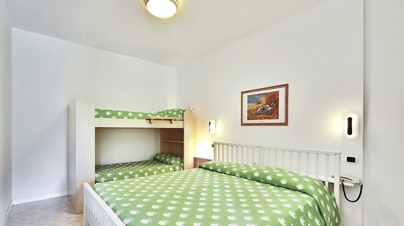 Aparthotel Ponza: Aparthotel Family Plus with Garden (Lignano ...